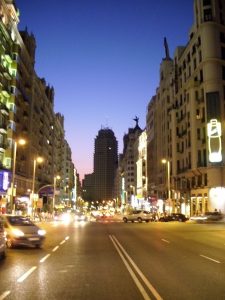 El skyline del tramo occidental de la Gran Vía fue completado con la aparición de la “Torre de Madrid”. Foto: Juan Pedro Esteve García.