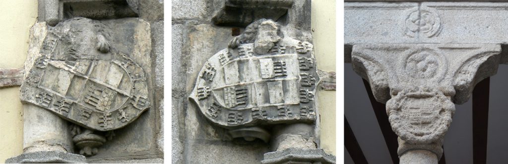 Otros escudos de los Luján: Izquierda y centro, en los laterales de la portada de la plaza de la Villa. Derecha, ya muy deteriorados, en algunos capiteles del patio renacentista del Museo de San Isidro.