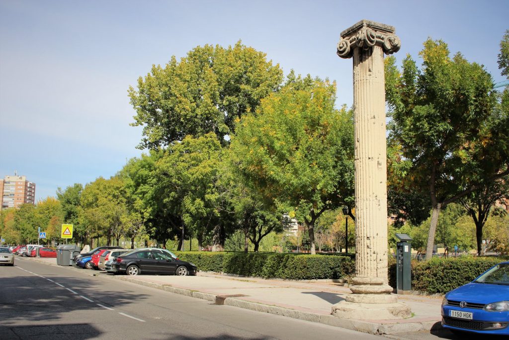Columnas jónicas, por José Luis Cadenas