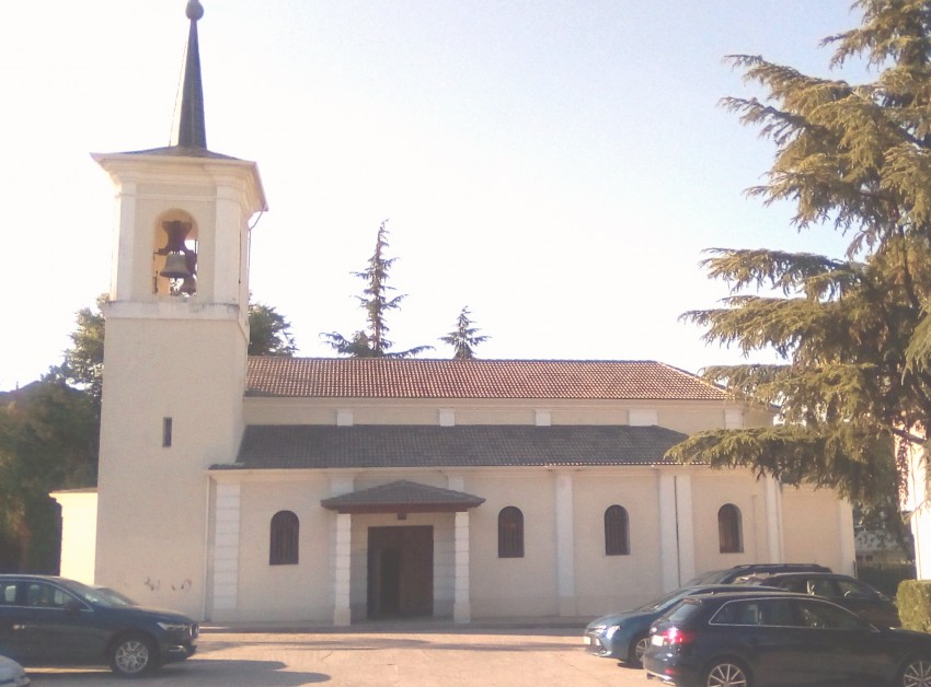 Frontal de la iglesia de Santa María Magdalena, principal vestigio del antiguo pueblo. 