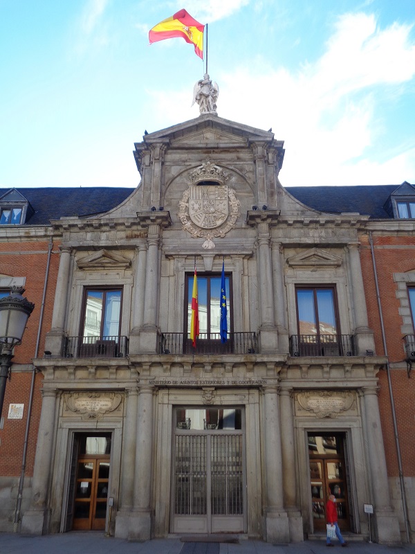 Fachada principal de la antigua Cárcel de Corte, elaborada en granito y concebida a modo de gran portada-retablo, fruto del genio postherreriano del gran Gómez de Mora..