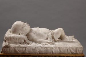 Escultur de infante muerto
