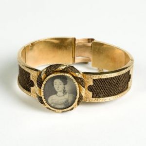 Pulsera o brazalete CE8448