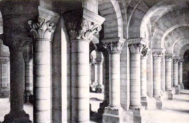 Cripta de la Almudena. Tarjeta postal circulada en 1914.Fuente: picryl.jpg